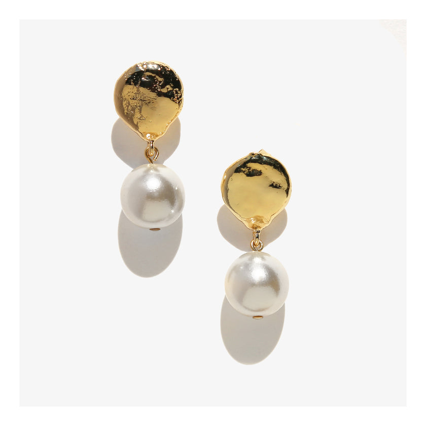 Gold nugget pearl drop earrings.