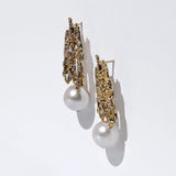 GOLD TREE BARK POST PEARL DROP EARRINGS.
